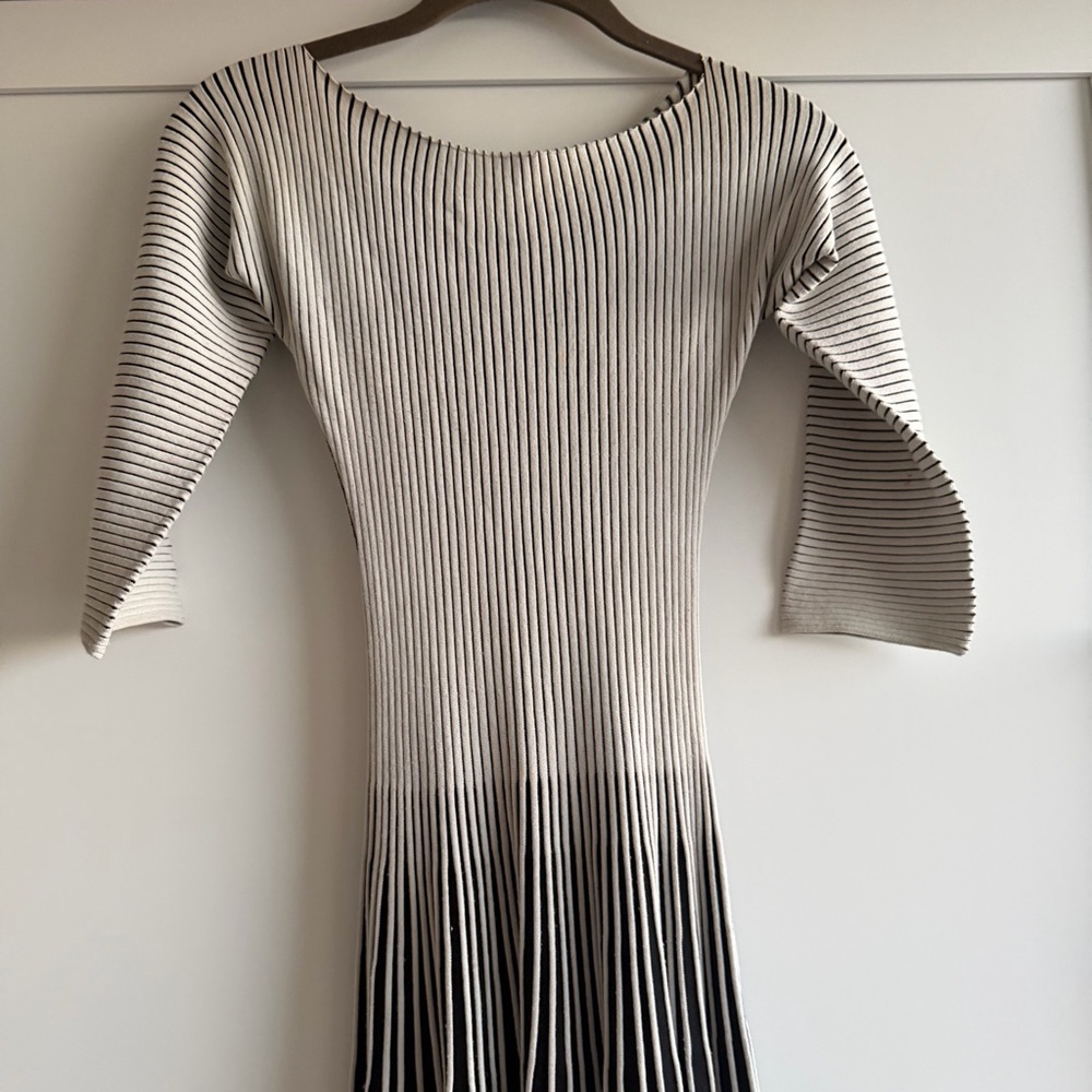 Clingy knit w/flare